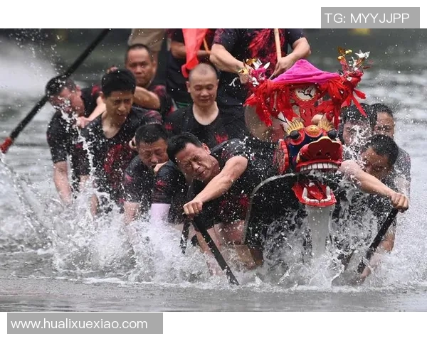 香港足球明星热情参与传统活动共庆端午节划龙舟展现团结精神与运动魅力